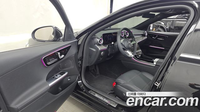 Mercedes-Benz C-Class 2026 — photo 13