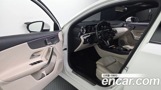 Mercedes-Benz A-Class 2022 — photo 13