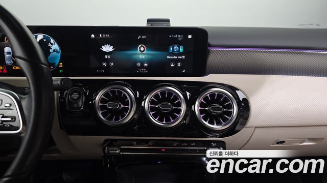 Mercedes-Benz A-Class 2022 — photo 20
