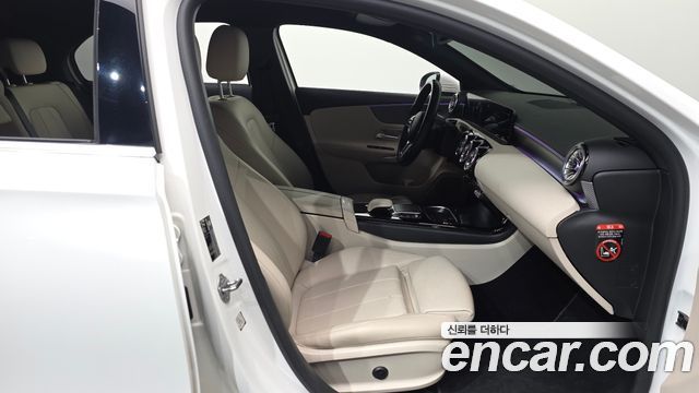 Mercedes-Benz A-Class 2022 — photo 16