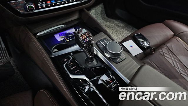 BMW 5-Series 2021 — photo 9