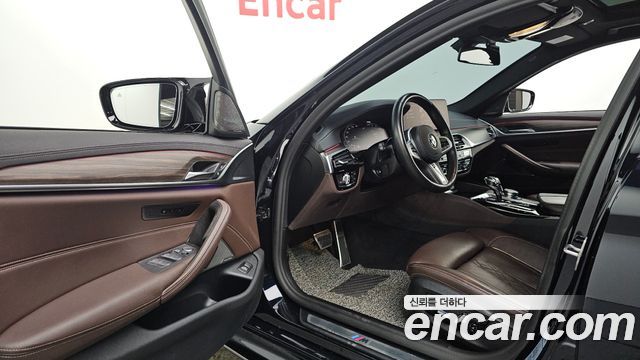 BMW 5-Series 2021 — photo 10