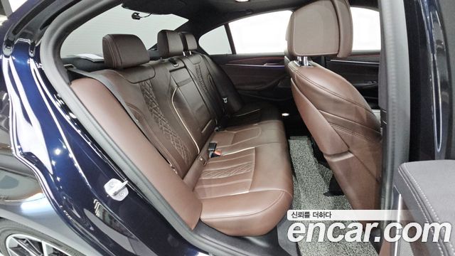 BMW 5-Series 2021 — photo 11