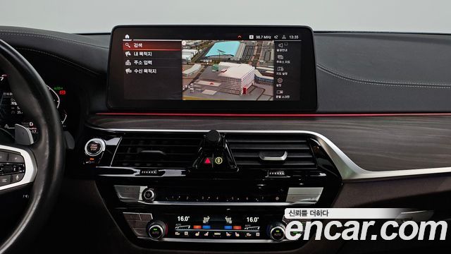 BMW 5-Series 2021 — photo 13