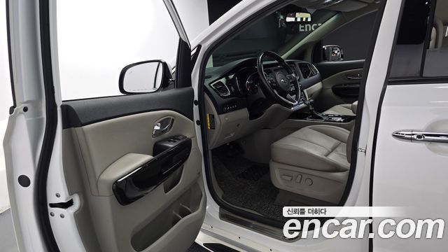 Kia Canival 2019 — photo 11