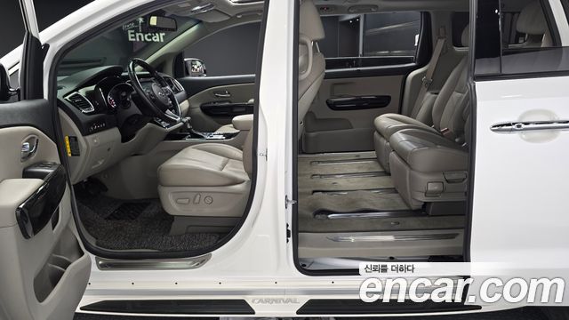 Kia Canival 2019 — photo 12