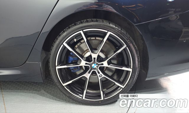 BMW 8-Series 2021 — photo 7