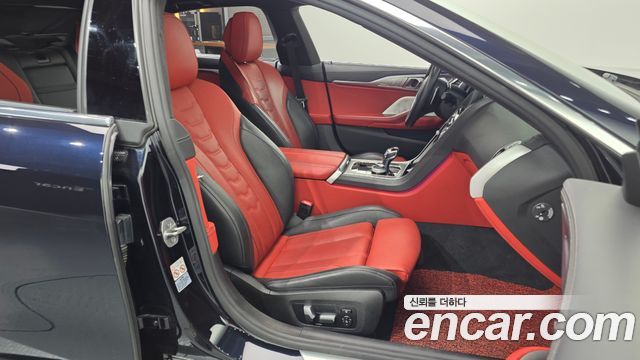 BMW 8-Series 2021 — photo 16