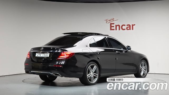 Mercedes-Benz E-Class 2017 — photo 2
