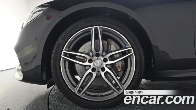 Mercedes-Benz E-Class 2017 — photo 5