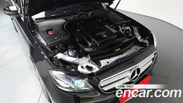 Mercedes-Benz E-Class 2017 — photo 6