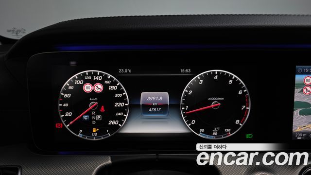 Mercedes-Benz E-Class 2017 — photo 11