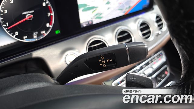 Mercedes-Benz E-Class 2017 — photo 12