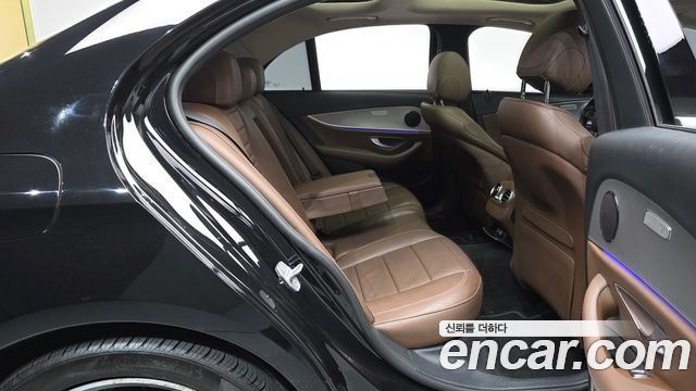Mercedes-Benz E-Class 2017 — photo 17