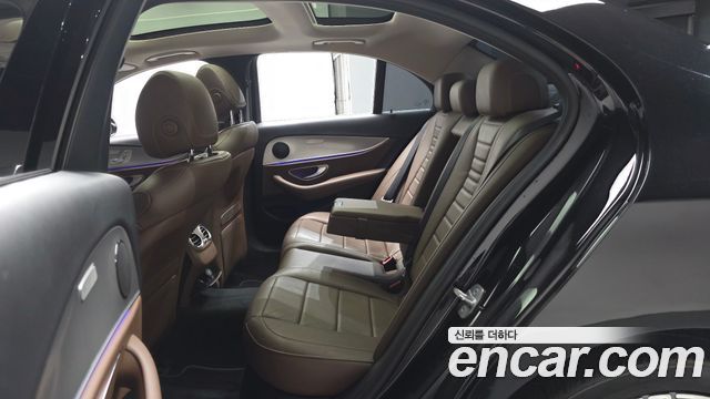 Mercedes-Benz E-Class 2017 — photo 18