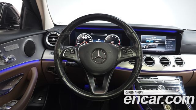 Mercedes-Benz E-Class 2017 — photo 19