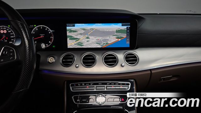 Mercedes-Benz E-Class 2017 — photo 20
