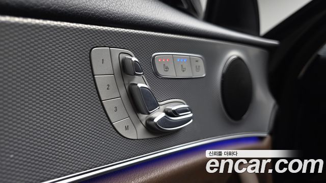 Mercedes-Benz E-Class 2017 — photo 23