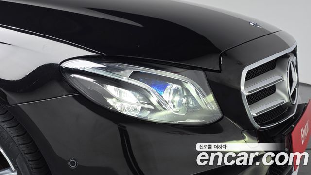 Mercedes-Benz E-Class 2017 — photo 8