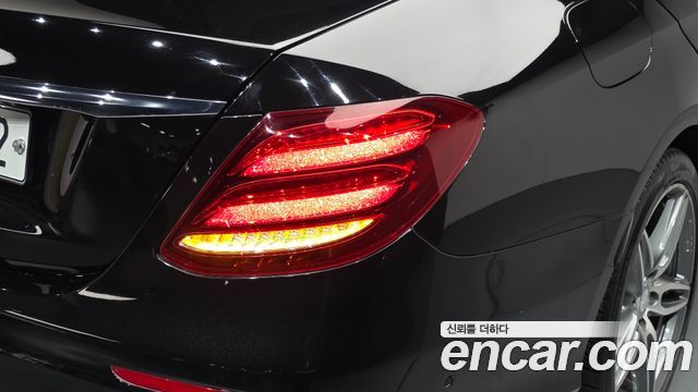 Mercedes-Benz E-Class 2017 — photo 9