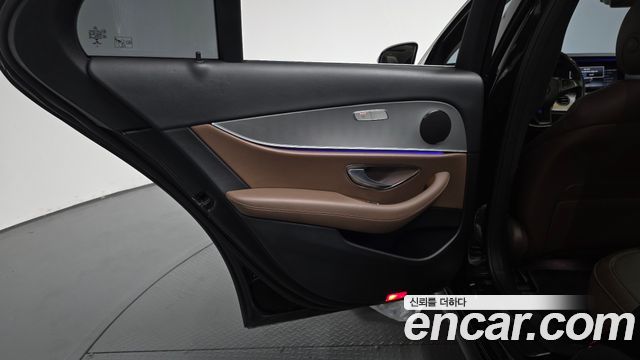 Mercedes-Benz E-Class 2017 — photo 15