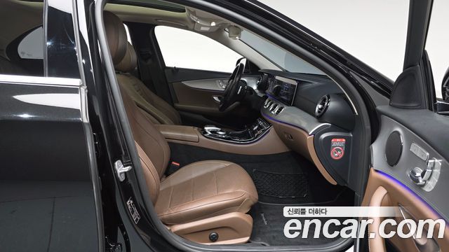 Mercedes-Benz E-Class 2017 — photo 16