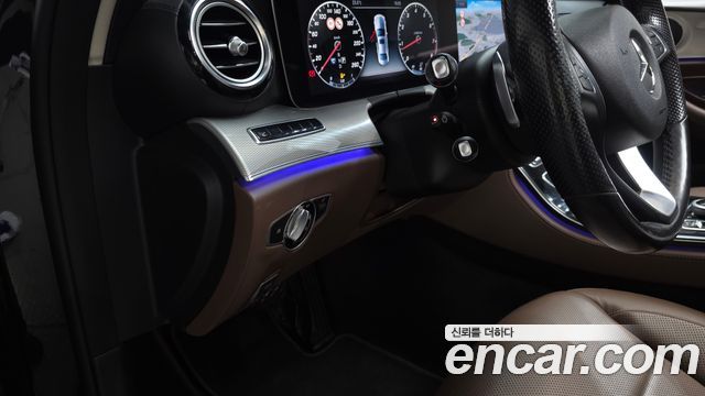 Mercedes-Benz E-Class 2017 — photo 28