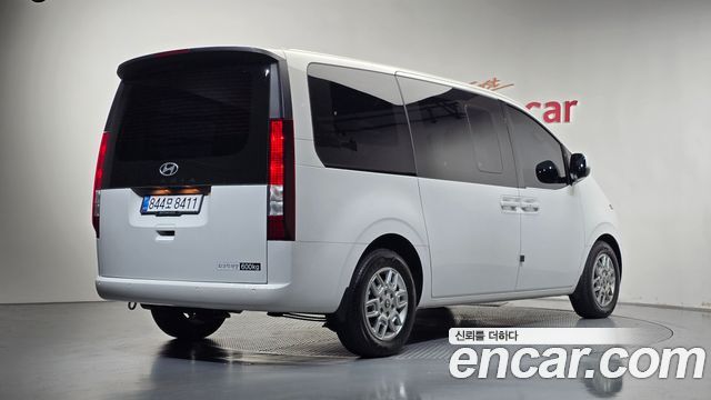 Hyundai Staria 2026 — photo 2