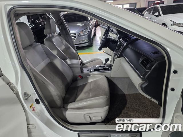 Toyota Camry 2013 — photo 10