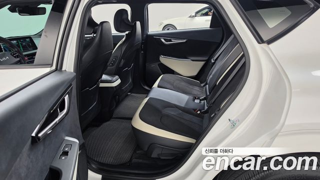Kia EV6 2023 — photo 17