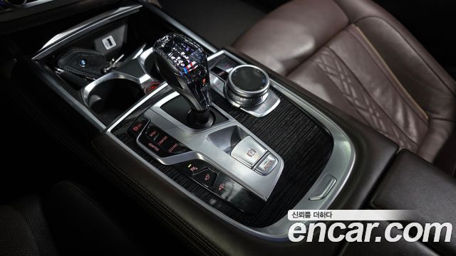 BMW 7-Series 2017 — photo 9