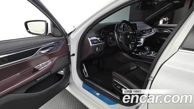 BMW 7-Series 2017 — photo 10