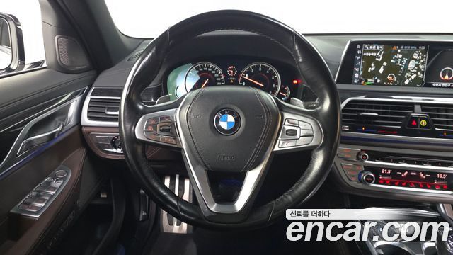 BMW 7-Series 2017 — photo 13