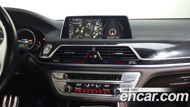 BMW 7-Series 2017 — photo 14