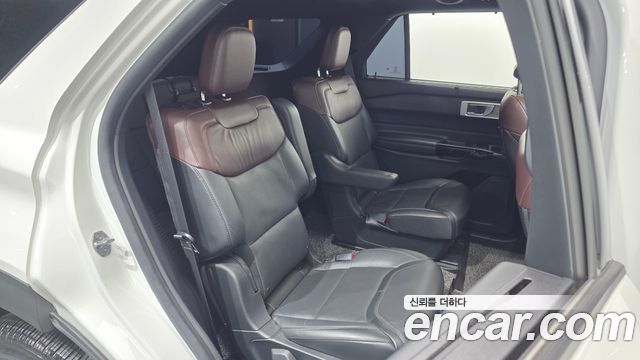 Ford Explorer 2022 — photo 18