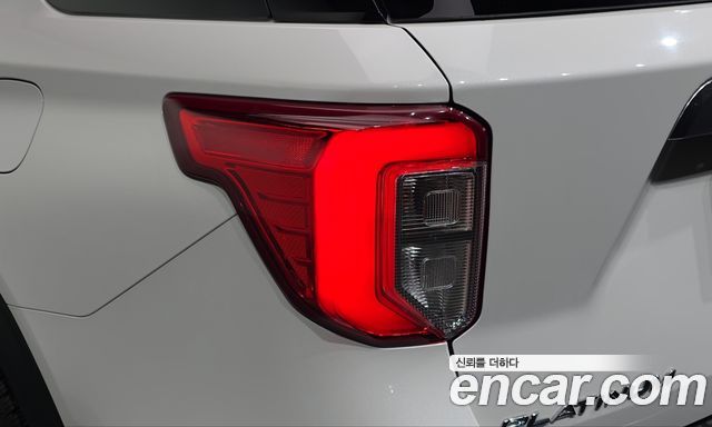 Ford Explorer 2022 — photo 9