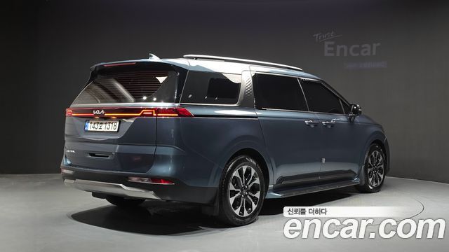 Kia Canival 2022 — photo 2