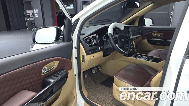 Kia Canival 2018 — photo 10