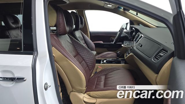 Kia Canival 2018 — photo 12