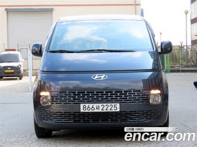Hyundai Staria 2025 — photo 2