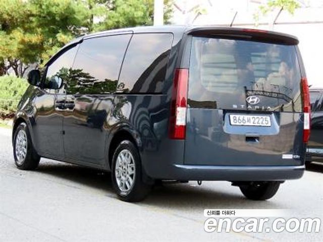 Hyundai Staria 2025 — photo 3