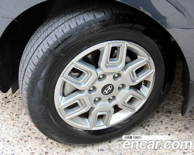 Hyundai Staria 2025 — photo 5