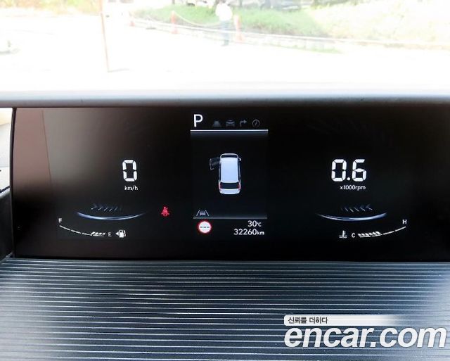 Hyundai Staria 2025 — photo 7