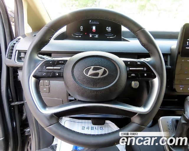 Hyundai Staria 2025 — photo 10