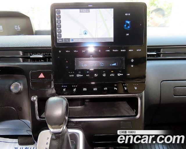 Hyundai Staria 2025 — photo 12