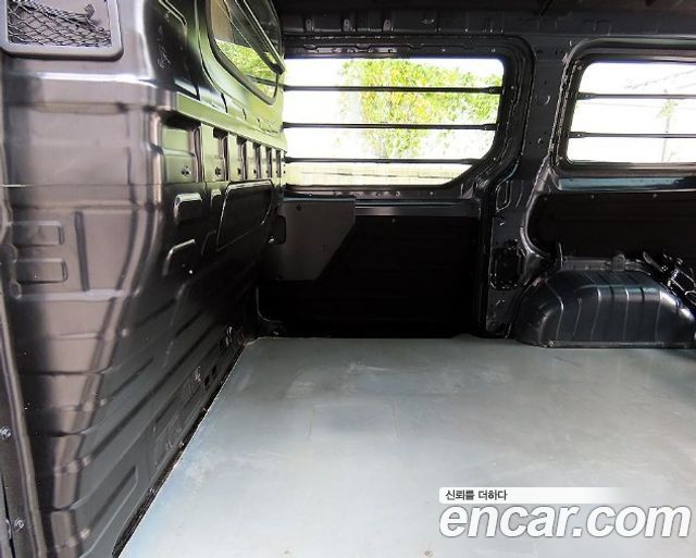 Hyundai Staria 2025 — photo 19