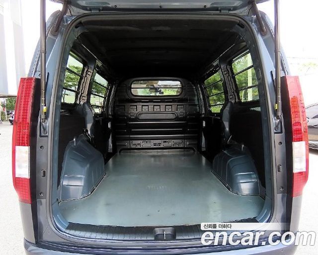 Hyundai Staria 2025 — photo 20
