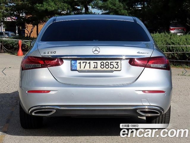 Mercedes-Benz E-Class 2022 — photo 4