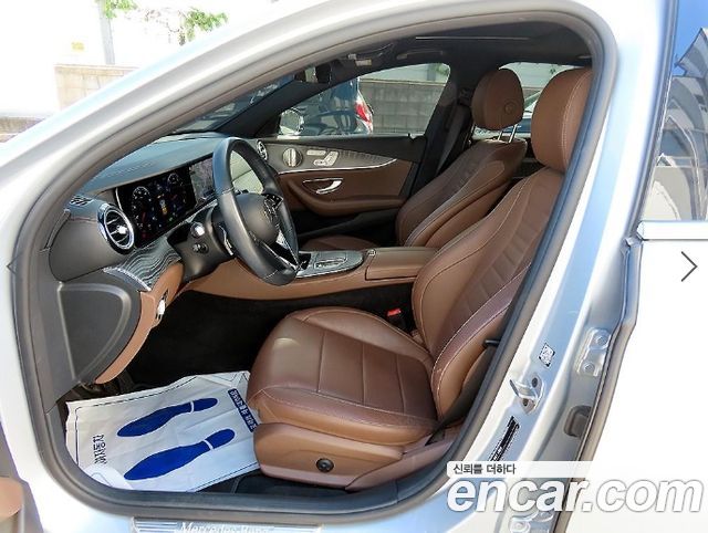 Mercedes-Benz E-Class 2022 — photo 5