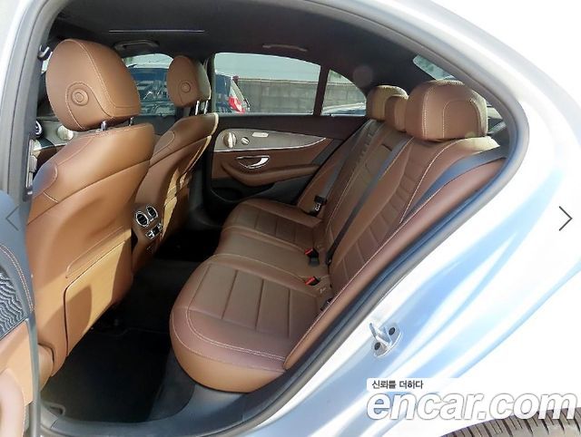 Mercedes-Benz E-Class 2022 — photo 6